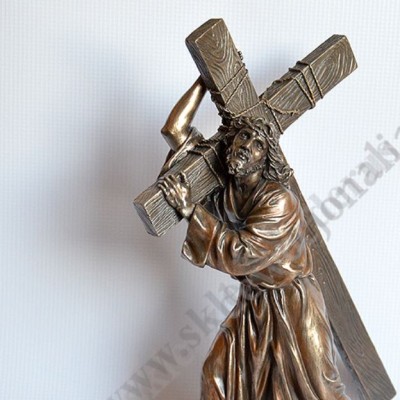 JEZUS NIOSĄCY KRZYŻ - wys.30 cm - 84777