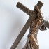 JEZUS NIOSĄCY KRZYŻ - wys.30 cm - 84777