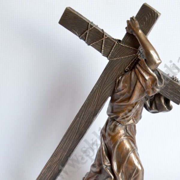 JEZUS NIOSĄCY KRZYŻ - wys.30 cm - 84777
