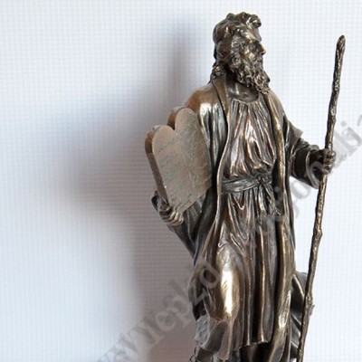 MOJŻESZ I DZIESIĘĆ PRZYKAZAŃ - wys.25 cm - 85438