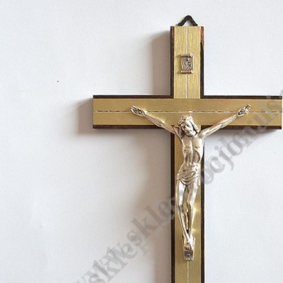 KRZYŻ DREWNIANY Z METALOWĄ WSTAWKĄ - wys.25 cm - 4340