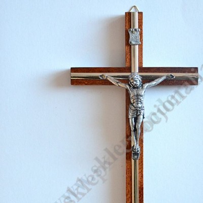 KRZYŻ DREWNIANY Z WSTAWKĄ METALOWĄ - wys.27 cm - 5059