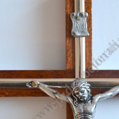 KRZYŻ DREWNIANY Z WSTAWKĄ METALOWĄ - wys.27 cm - 5059