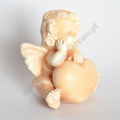 ANIOŁEK Z SERCEM - wys.6 cm - 0620
